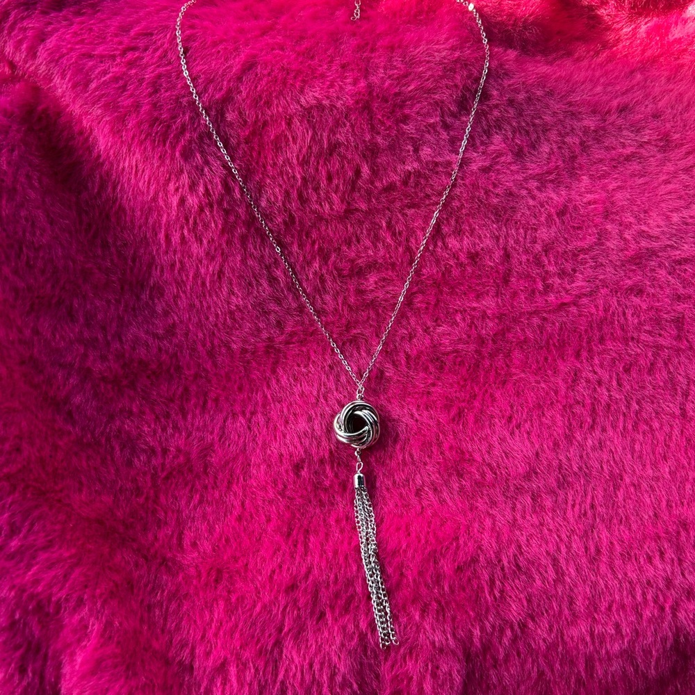 Elegant Silver Pendant Necklace